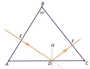 Световой луч падает по нормали на боковую грань прямой стеклянной призмы, поперечное сечение которой – равнобедренный треугольник,α=70°.  Показатель преломления материала призмы для этого луча равен 1,5. Определите угол между падающим и вышедшим из призмы лучами.