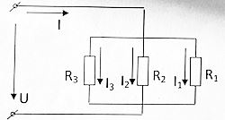 <b>Вопрос 1 (или задание) </b>Для электрической цепи постоянного тока с параллельным соединением резисторов R1, R2, R3 определите Rэкв, ток I в неразветвленной ее части и токи в отдельных ветвях I1, I2, I3. Сопротивление резисторов: R1 = 5 Ом, R2 = 10 Ом, R3 = 15 Ом, U = 110 В.